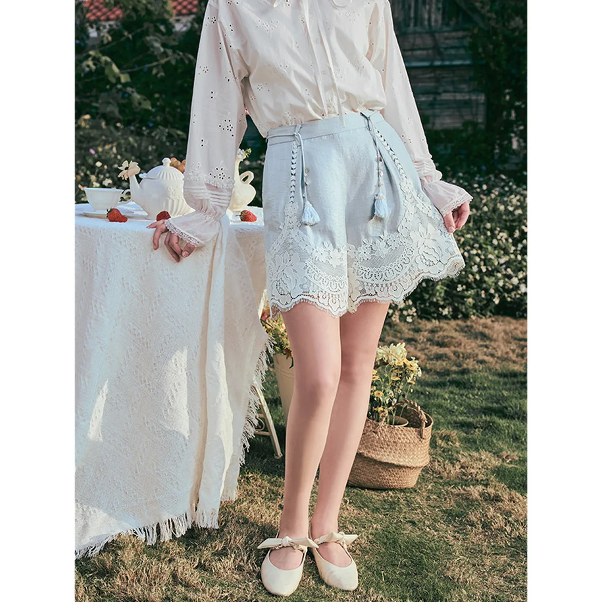 

Summer Chic Moyu Starlight Gauze Lace Patchwork Tassel Belt Shorts