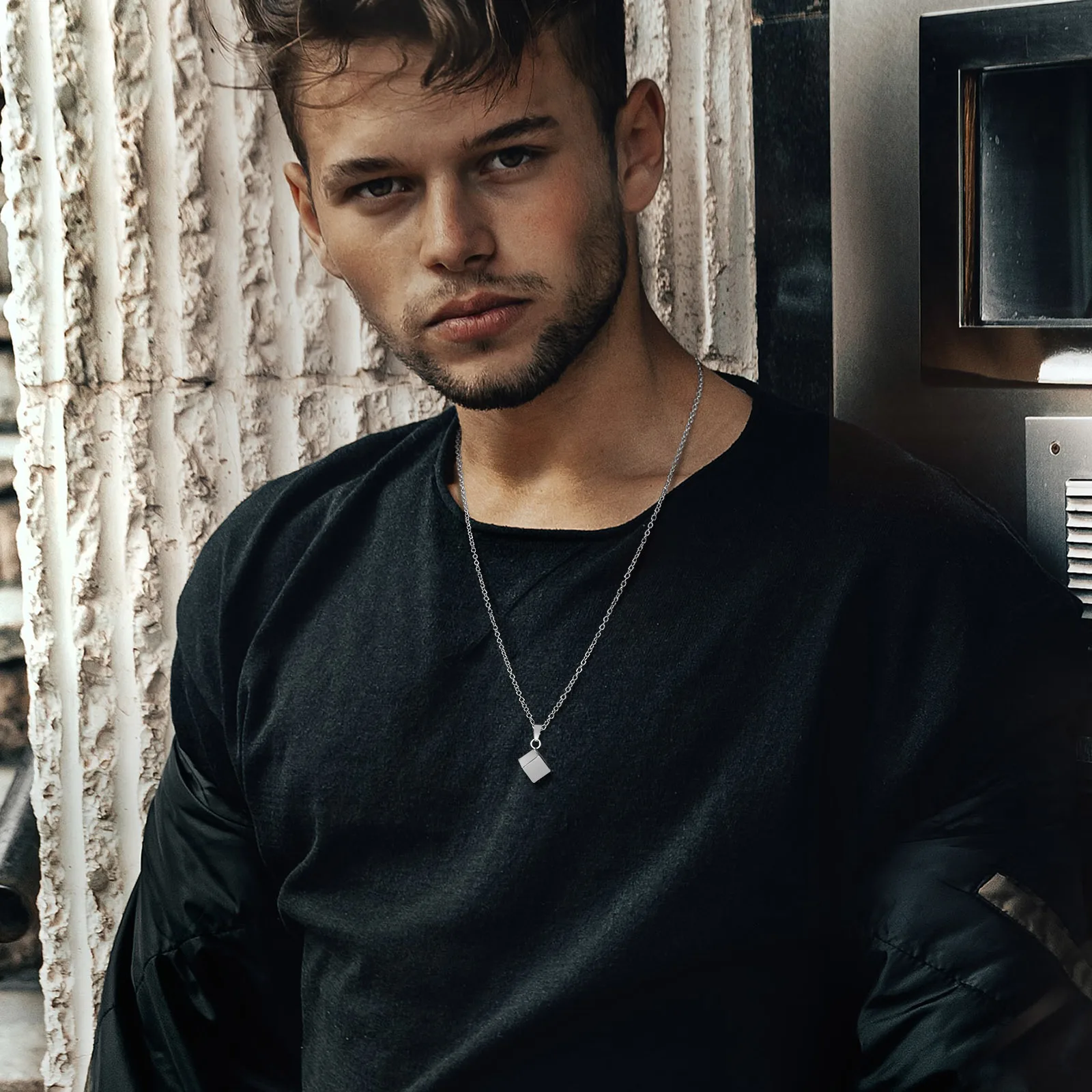Vnox Fashion 3D kwadratowe naszyjniki z urną dla kobiet mężczyzn, błyszcząca stal nierdzewna minimalistyczna geometryczna kostka wisiorek kołnierz biżuteria — zdjęcie 3