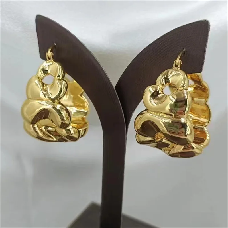 New In Piercing Women Earring 2024 Latest Big Finish Eardrop Jewelry Tend New Wedding Banquet Party Adorn Gold Color