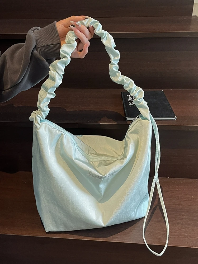 Borsa a tracolla da donna casual grande Capaci con tracolla pieghettata Lazy Sle Borsa a tracolla singola con cerniera in morbido poliestere...