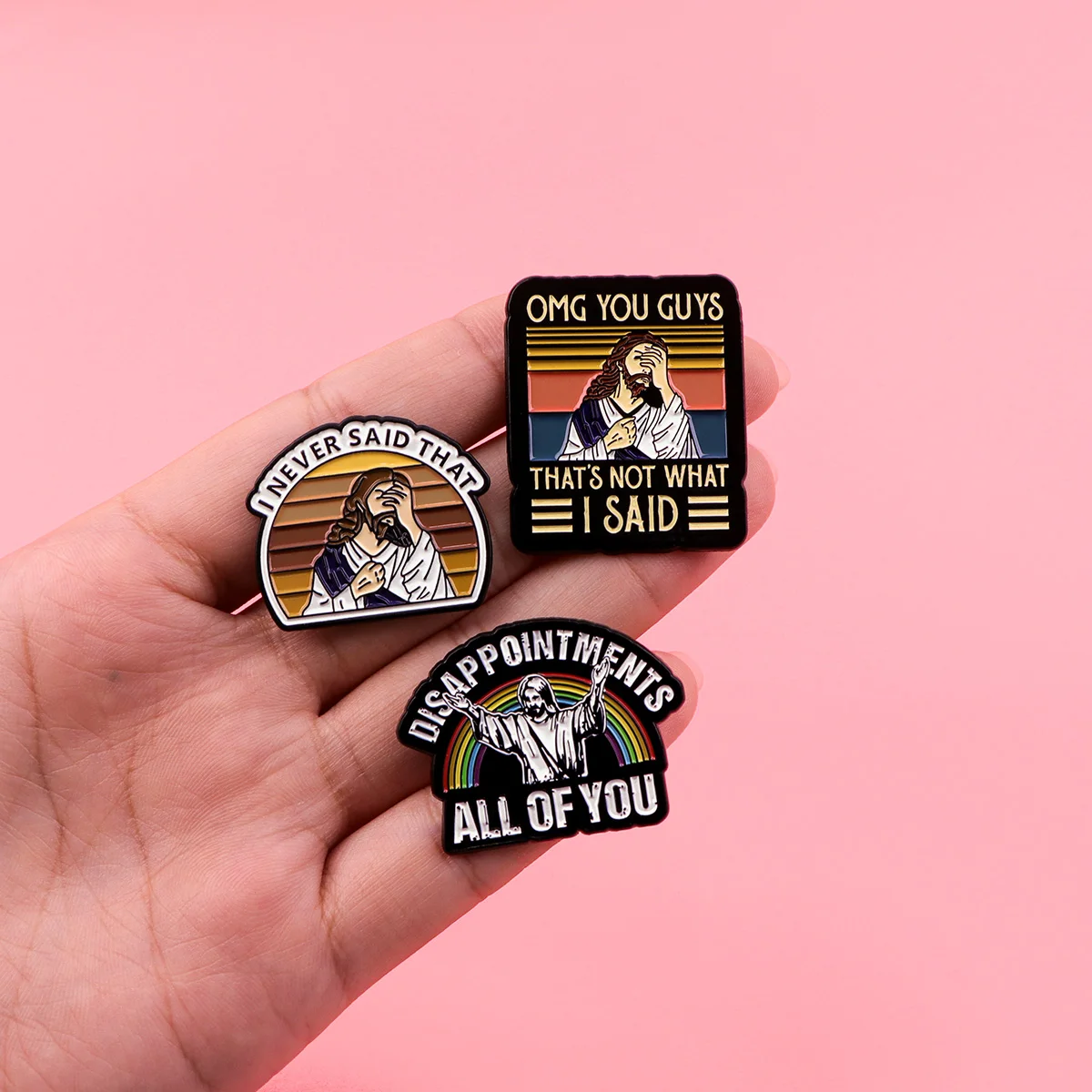 Vintage I Never Said That Lustige Jesus Emaille Pin Brosche Pines Anstecknadeln Abzeichen auf Rucksack Kleidung Accessoires Modeschmuck – Detail 3