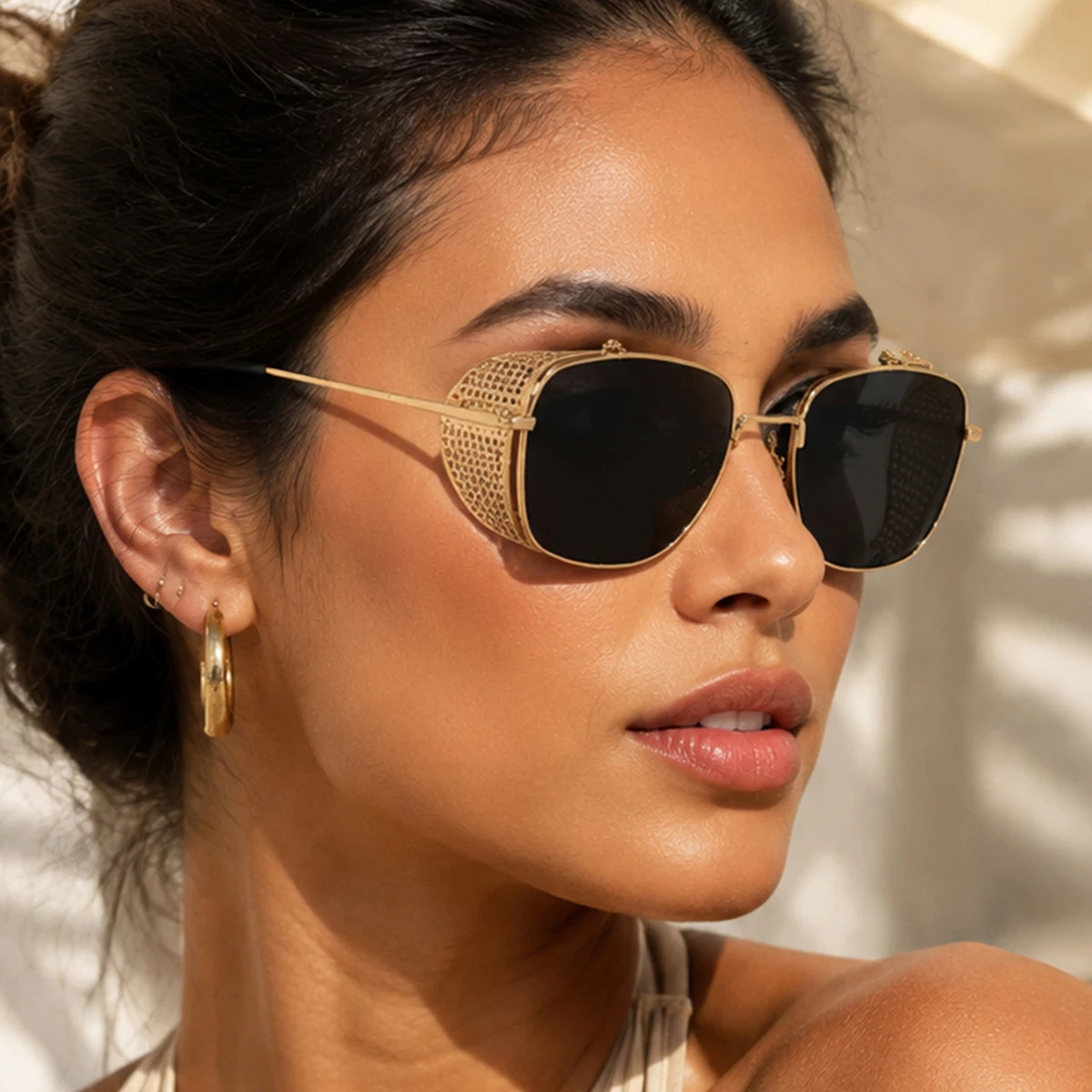 1 Pair of Retro Industrial-Style Gold Hollow-Out Side-Block Metal Square Frames, Trendy Avant-Garde Style, Exquisite and Elegant, High-End Fashion Glasses