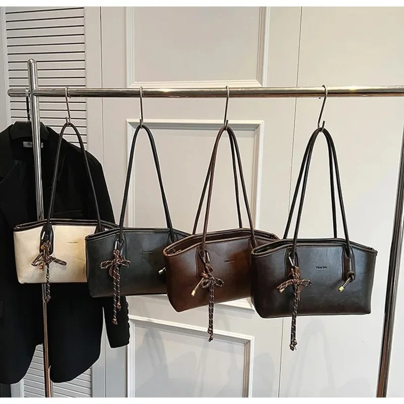 crossbody commuter bag
