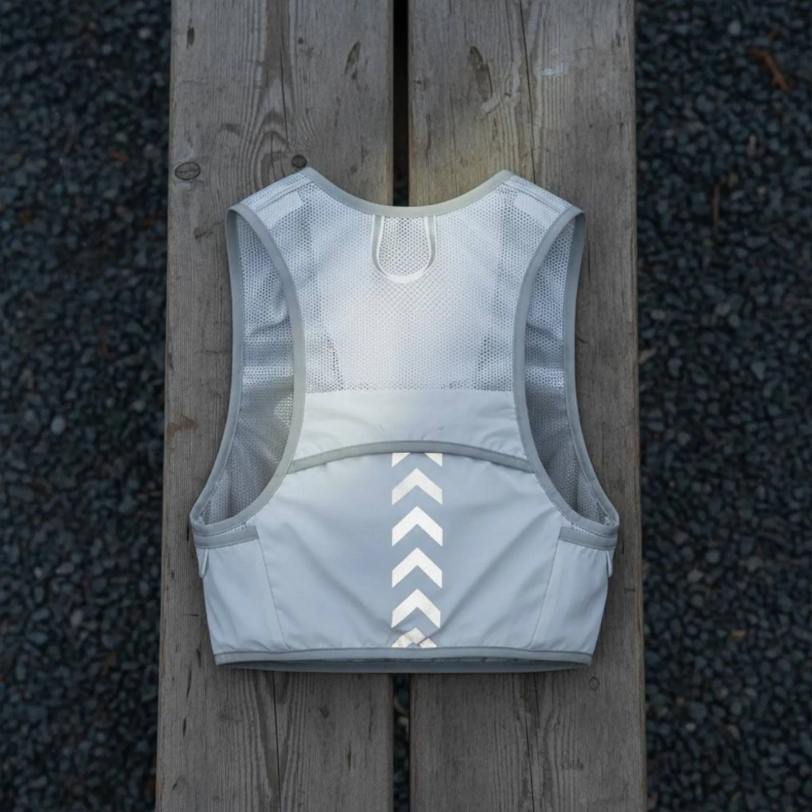 Hydration Vest Backpack Adjustable Fit Cycling Vest Pack Outdoor Gear Breathable Mesh Shock-Absorbing-Hands-off for Hiking