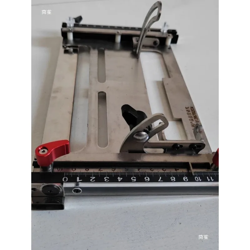 Newly upgraded two-way cutting machine baseplate lath cutting lithium chainsaw left and right positioning woodworking
