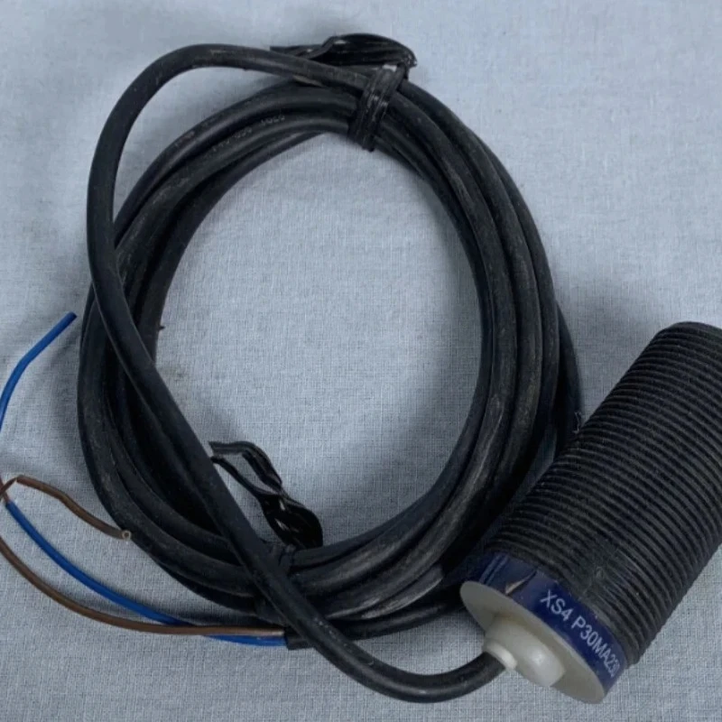 

Brand New Original XS4P30MA230 M30 Proximity Switch Fast Delivery