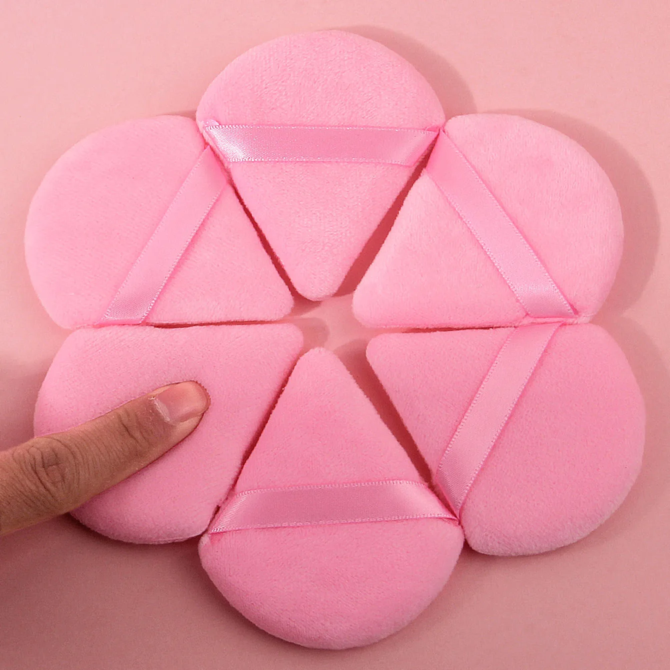 15-piece pink triangular makeup sponge powder puff, both dry and wet, a professional facial makeup tool that fits well