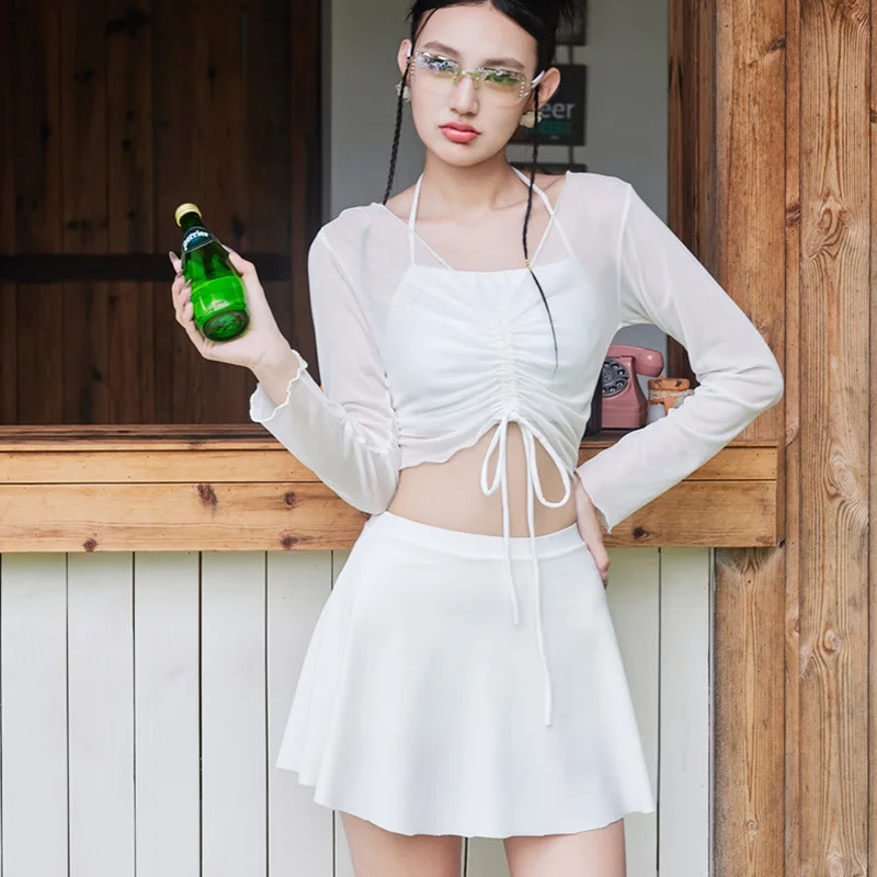 

Женский купальник Fairy Fan с разрезом на шее и бретельками Fairy Beach Spa Resort из 3 предметов