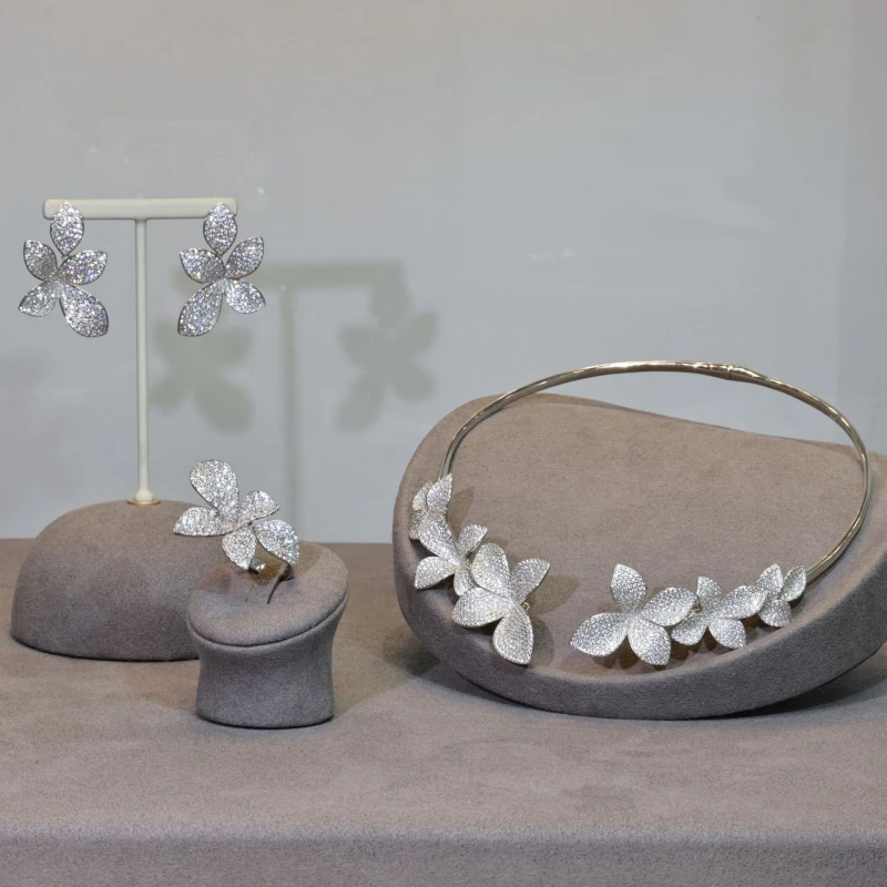 

BELLUX Fine Jewelry Collection Full Diamond White Flower Set Collar Earring Ring Luxury S925 Silver Synthetic Zircon Banquet Set