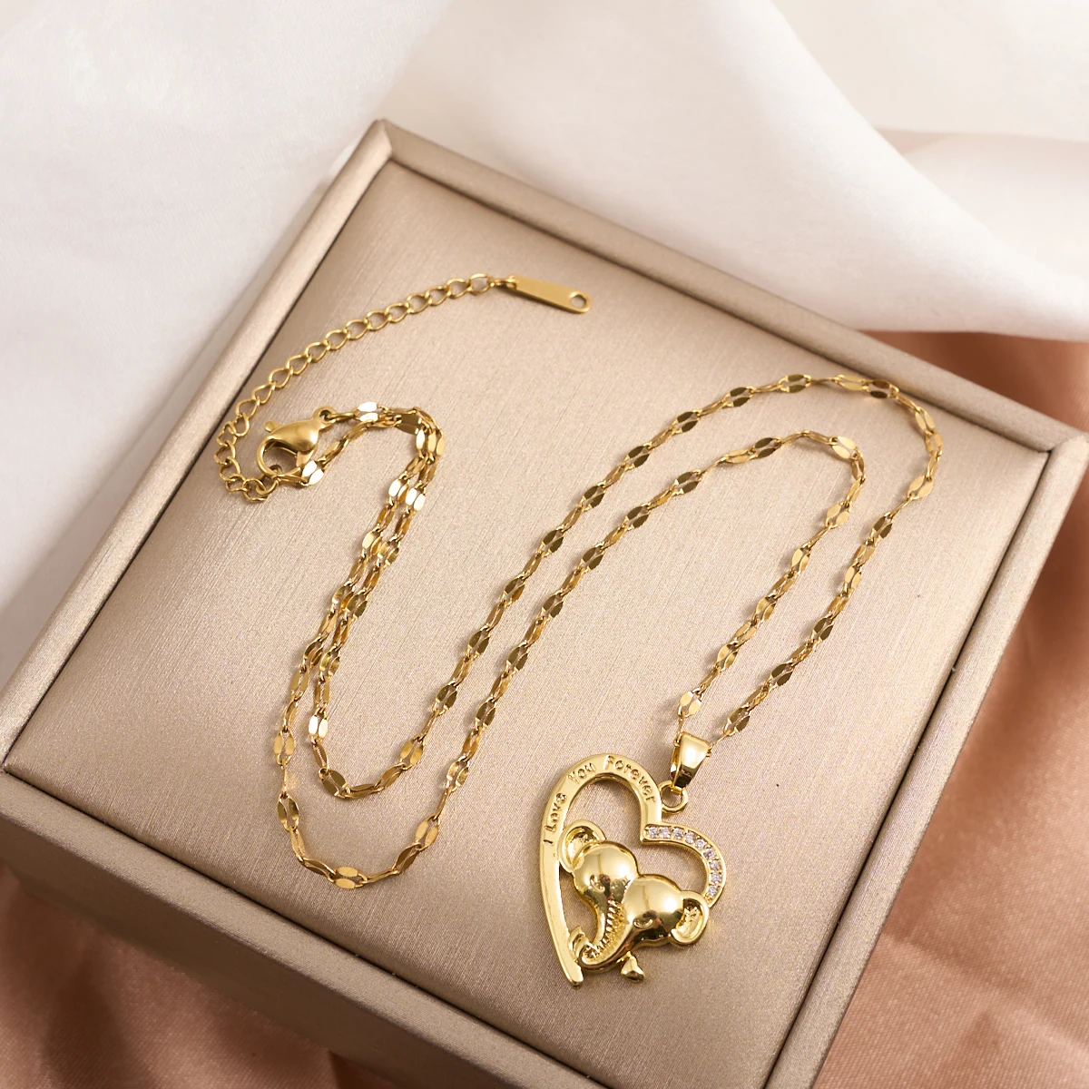 Cute Elephant Mother and Child Heart-shaped Necklace, A Perfect Gift for Family Members, Suitable for Many Occasions