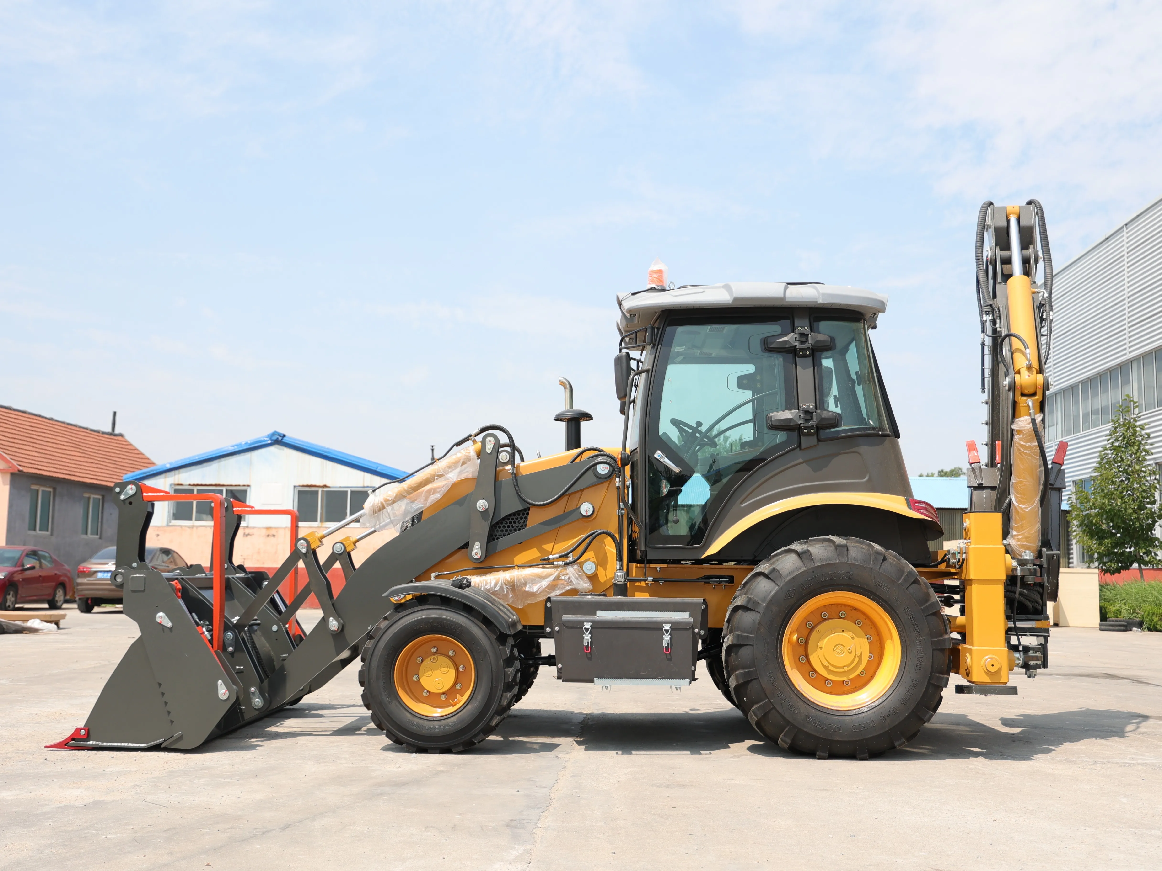 China Multifunctionele Professionele Ontwerp Mini Graaflaadmachine Cummis Motor Graaflaadcombinaties Tractor Lader Graafmachine Prijs Aangepast