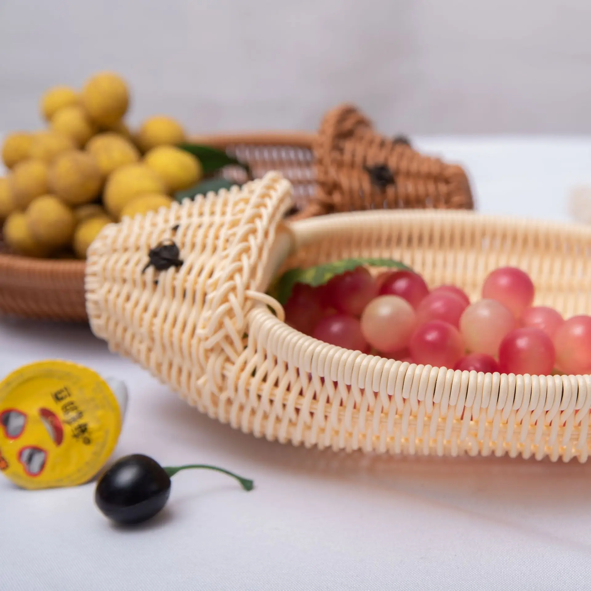 Desktop cartoon storage basket, hand woven fish shaped woven basket, special snack basket storage basket