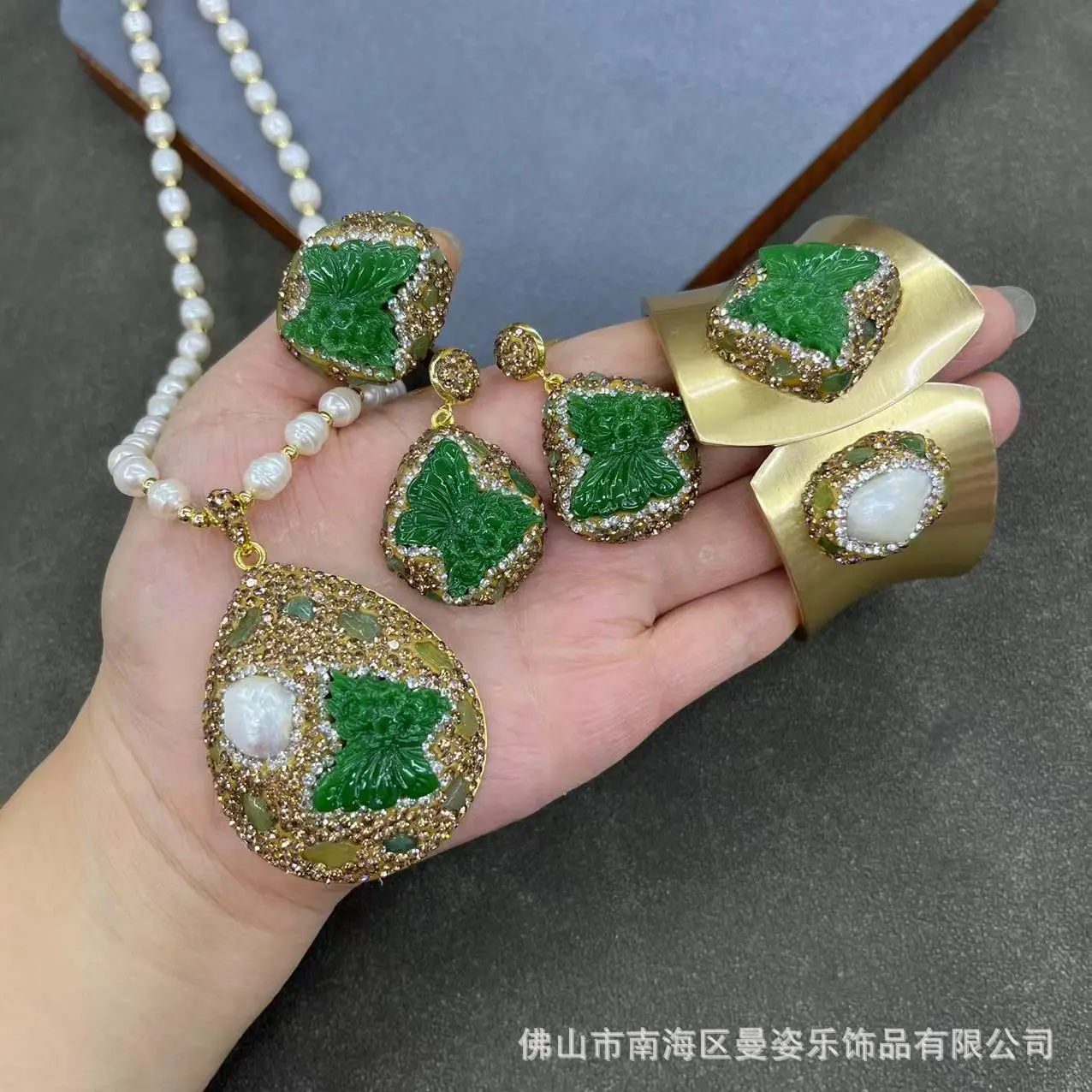 DIY accessories Natural gemstone butterfly jade inlaid with Czech diamond rough stone set, European and American personalized li