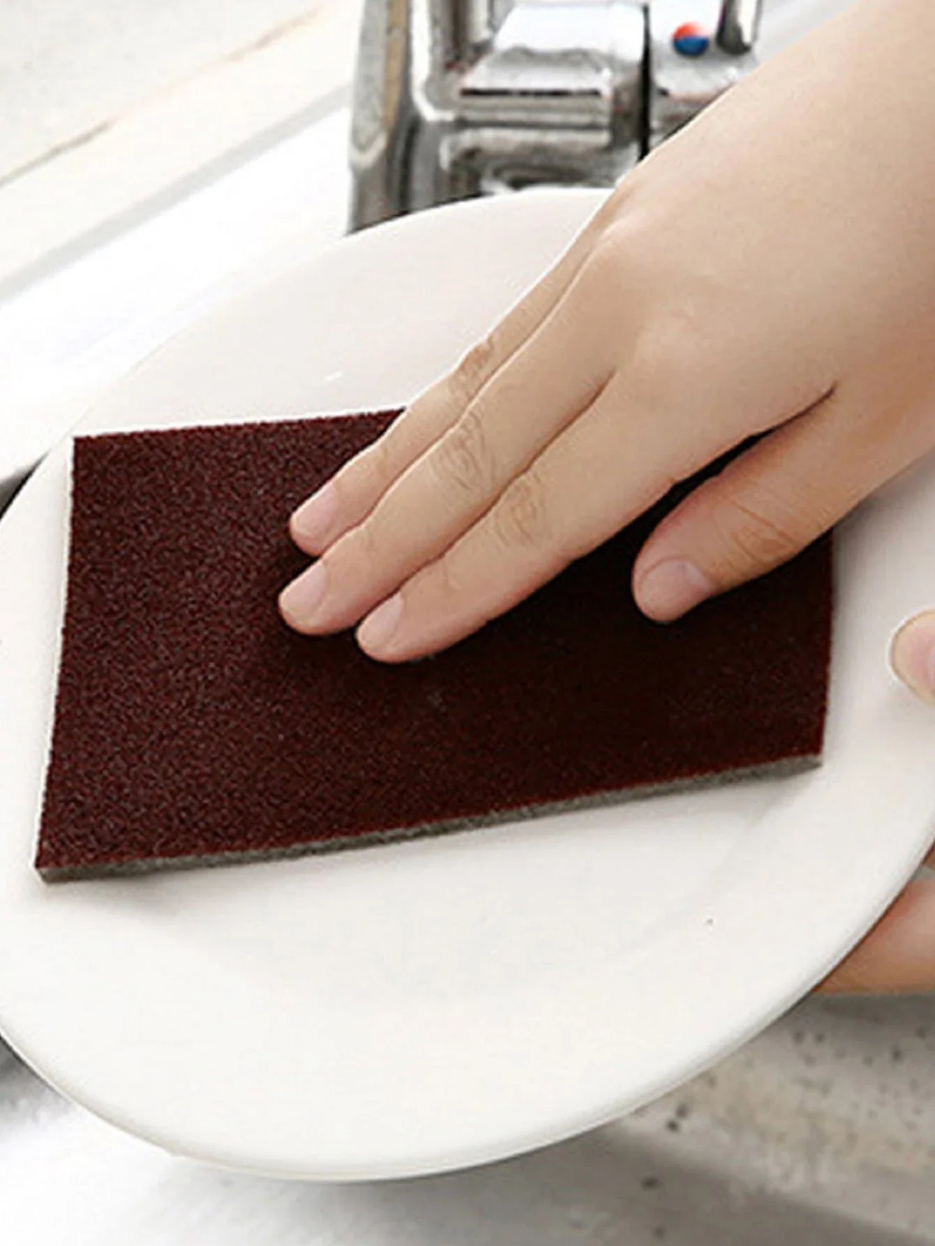 에머리 스펀지 설거지 매직 와이프로 주방 청소를 간편하게 해주세요.