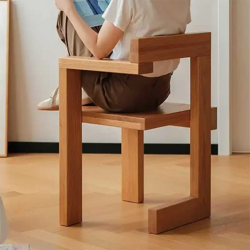 

Средневековый обеденный стул из цельного дерева, простой стул для отдыха, итальянский легкий роскошный черный индивидуальный дизайн, креативность