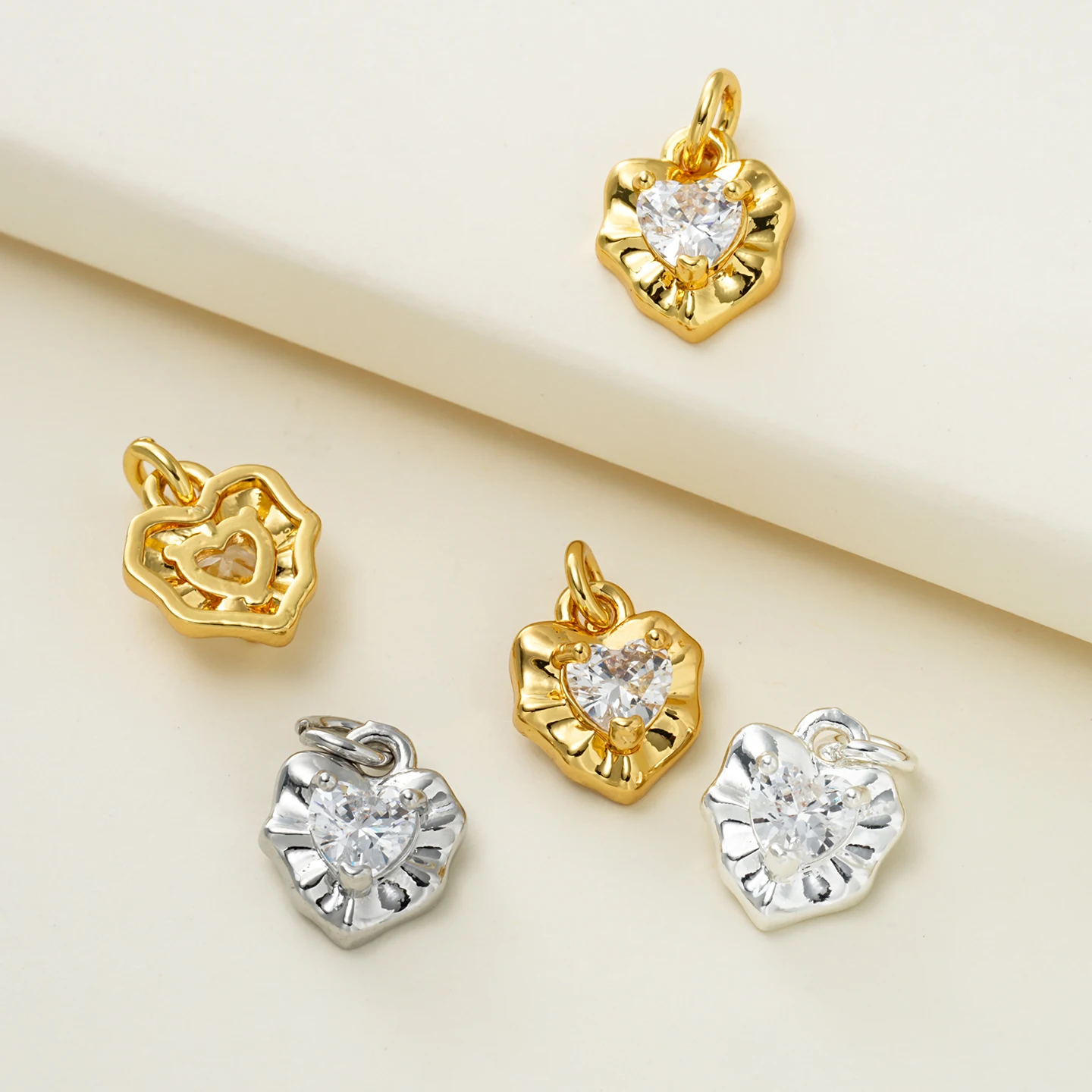 

2Pcs/Lot 18K Gold Color Plated Copper Cut Zircon Heart-Shaped Pendant Love Shape Charms Pendan for DIY Necklace Jewelry Making