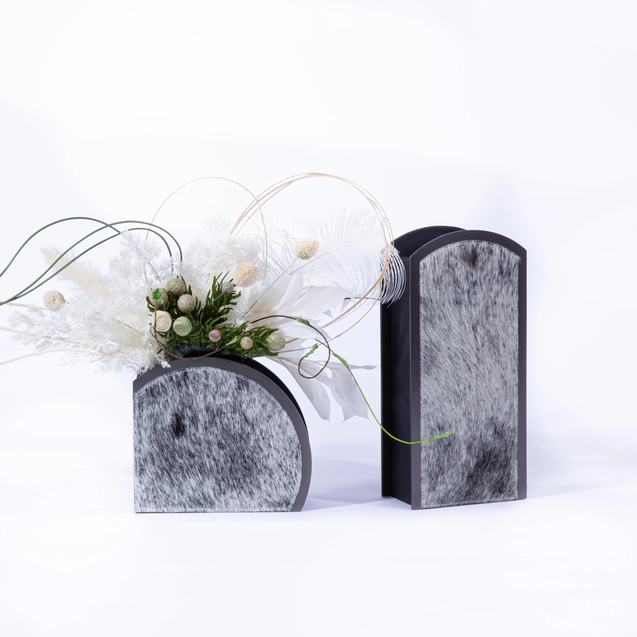 

Original Design Luxury Flower Vase Stainless Steel Wedding Decor OEM/ODM Europe Style Natural Leather Supply Product