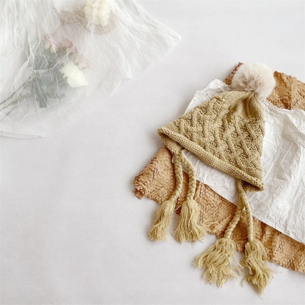 

Милая осенне-зимняя детская вязаная крючком шапка, мягкая теплая шапка с помпоном ручной вязки, уличная защитная шапка с кисточками и косичками для ушей, детская шапка