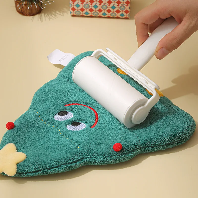 1pcs color random Christmas hand towel, hanging coral velvet sponge thick towel, absorbent quick drying children's cartoon embro