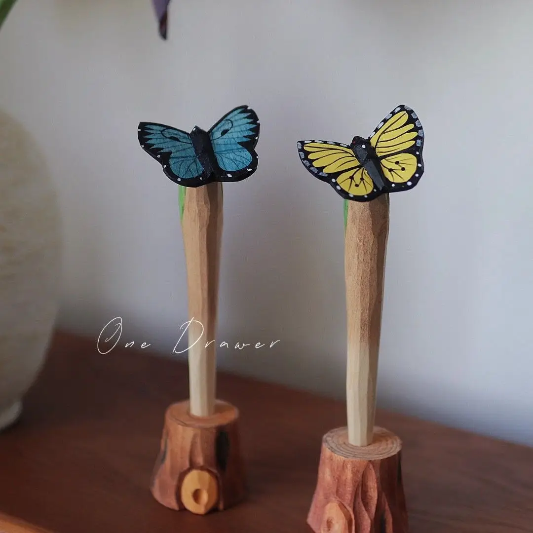 

Dual-Purpose Vintage Butterfly Wood Art Pen，Writable Art & Display Sculpture，Handcrafted Solid Wood Creative Gift