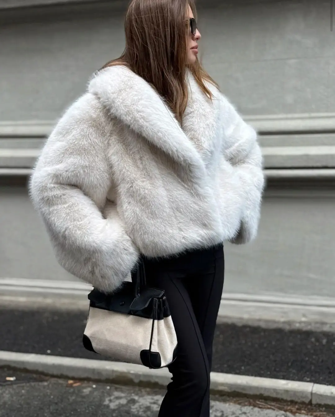 Lautaro Winter Short Thick Warm Shaggy Soft Black Faux Fur Coat Women Shawl Collar 2026 Loose Luxury High Quality Fluffy Jacket