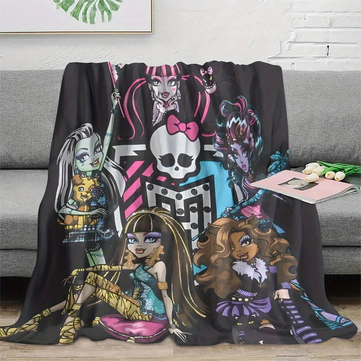Cartoon-Themed Gifts Like Small Throw Blankets for Friends And Relatives, Featuring Digital Printed Flannel Blankets, Sofa Throw