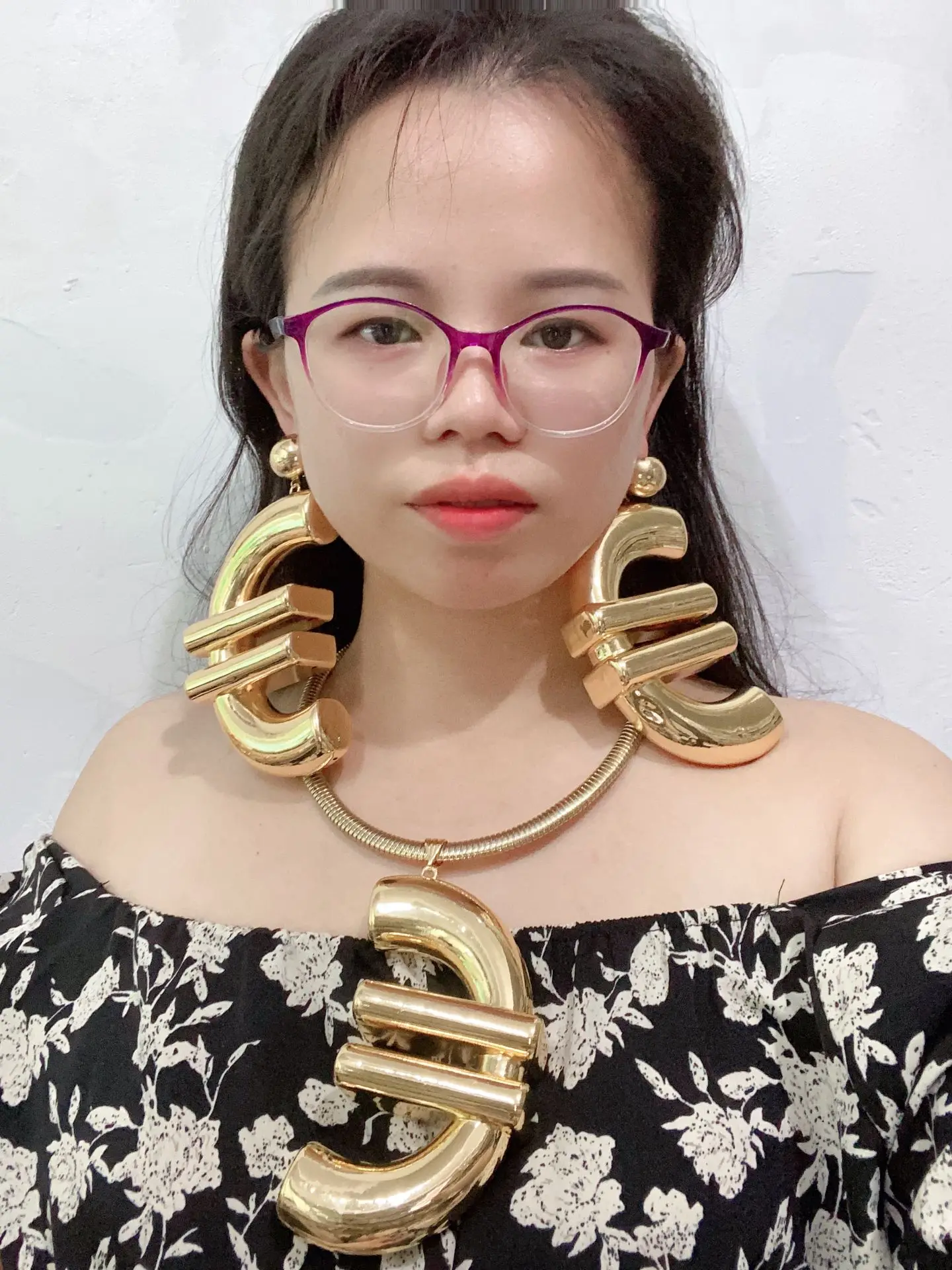 

The Latest Fashionable Euros Huge Big Light Weight Two Piece Jewelry Set For Women Big Pedant Collar Earrings Pedants Jewellery
