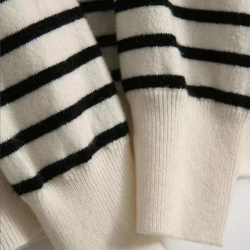 2023 Autumn new vintage French knit, round-necked button-down top, black-and-white striped long-sleeved sweater for women