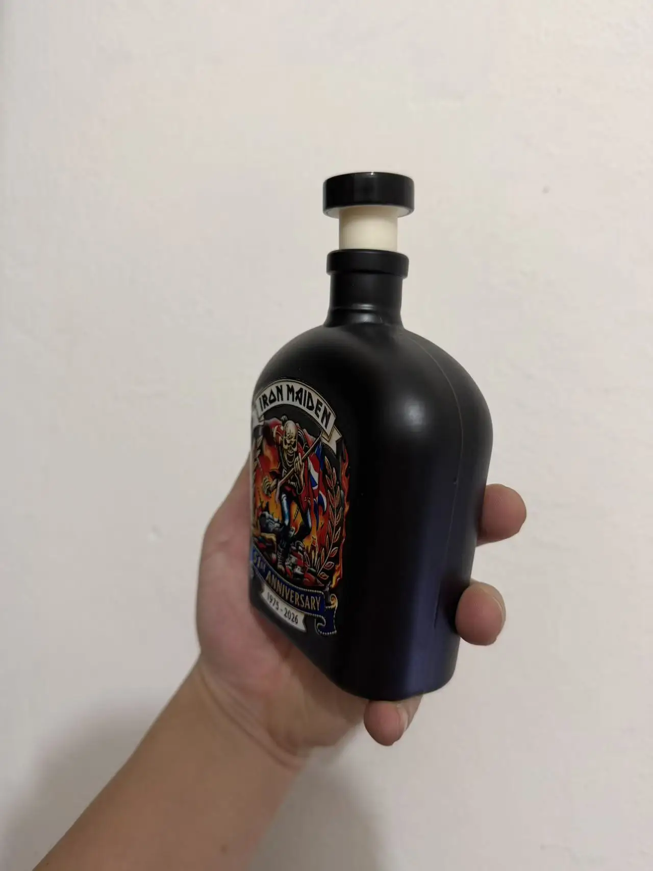 Iron Maiden 51. Jubiläums-Whisky-Dekanter Sammlerstück Glasflasche für Spirituosen Barausstattung – Detail 3