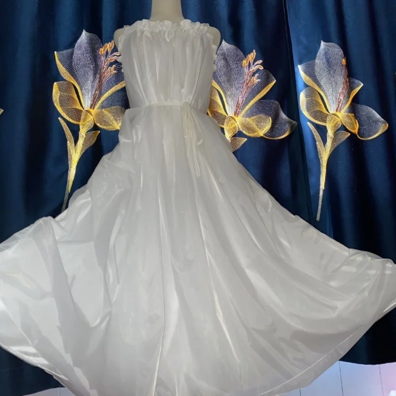 

Шелковистое длинное платье без рукавов с широким подолом, белое, на двойных бретелях, из ледяного шелка, с мягкой подкладкой, с оборками, элегантное женское макси-платье-халат