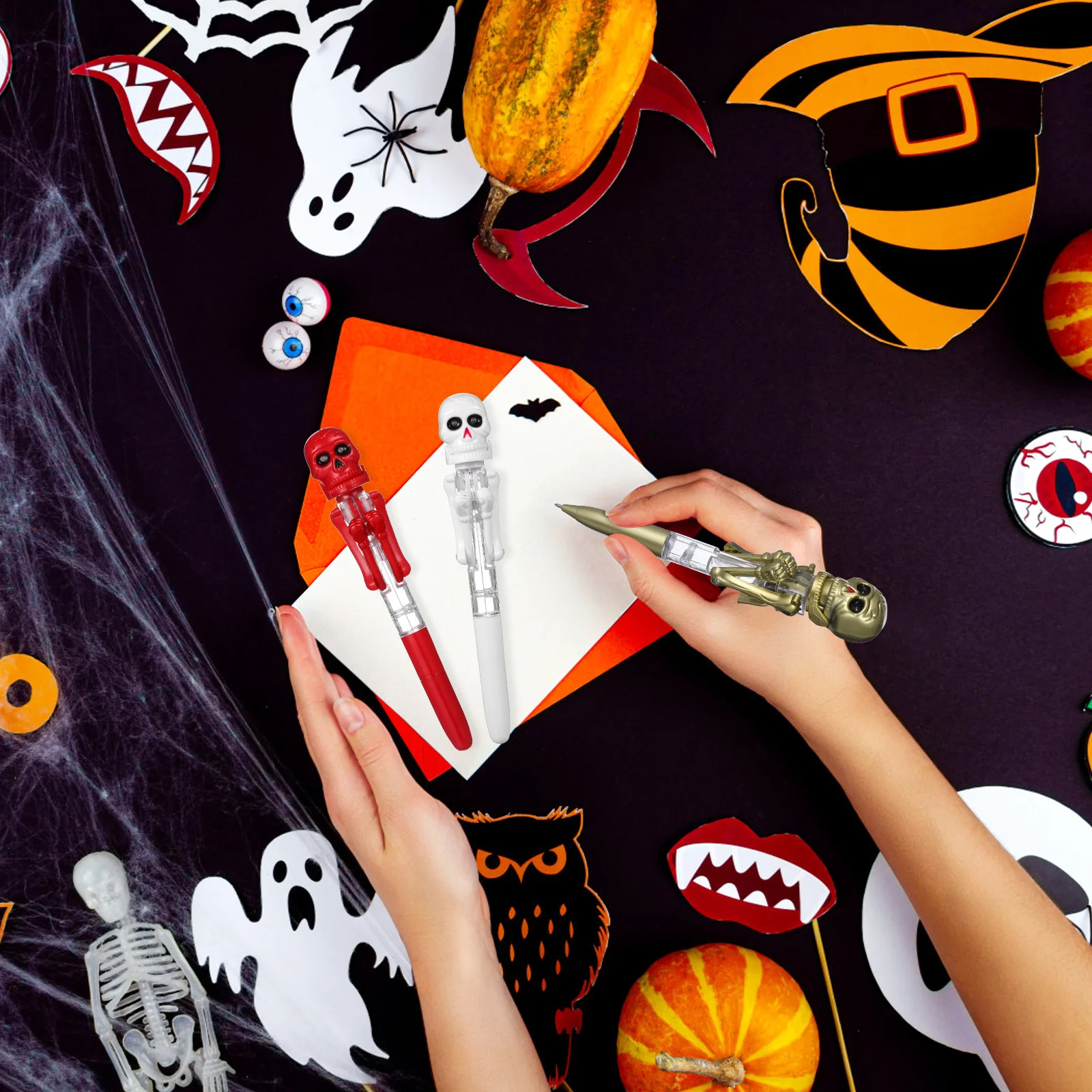 

3Pcs Halloween Ballpoint Pens Pumpkin Skull Glow in Dark Halloween Party Writing Pen Students Stationery Writing Pen