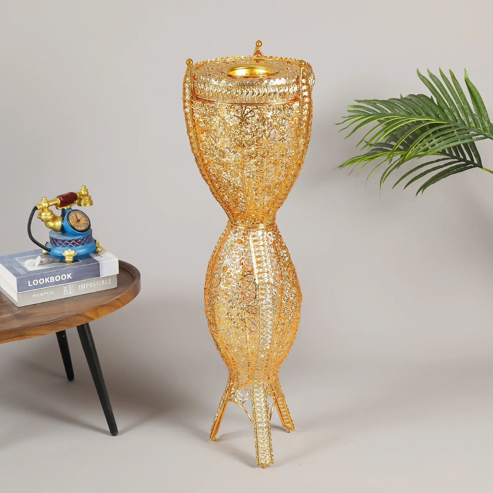 Style Metal Hollow Middle East Incense Burner Office Bedroom Aromatherapy Burner Crafts