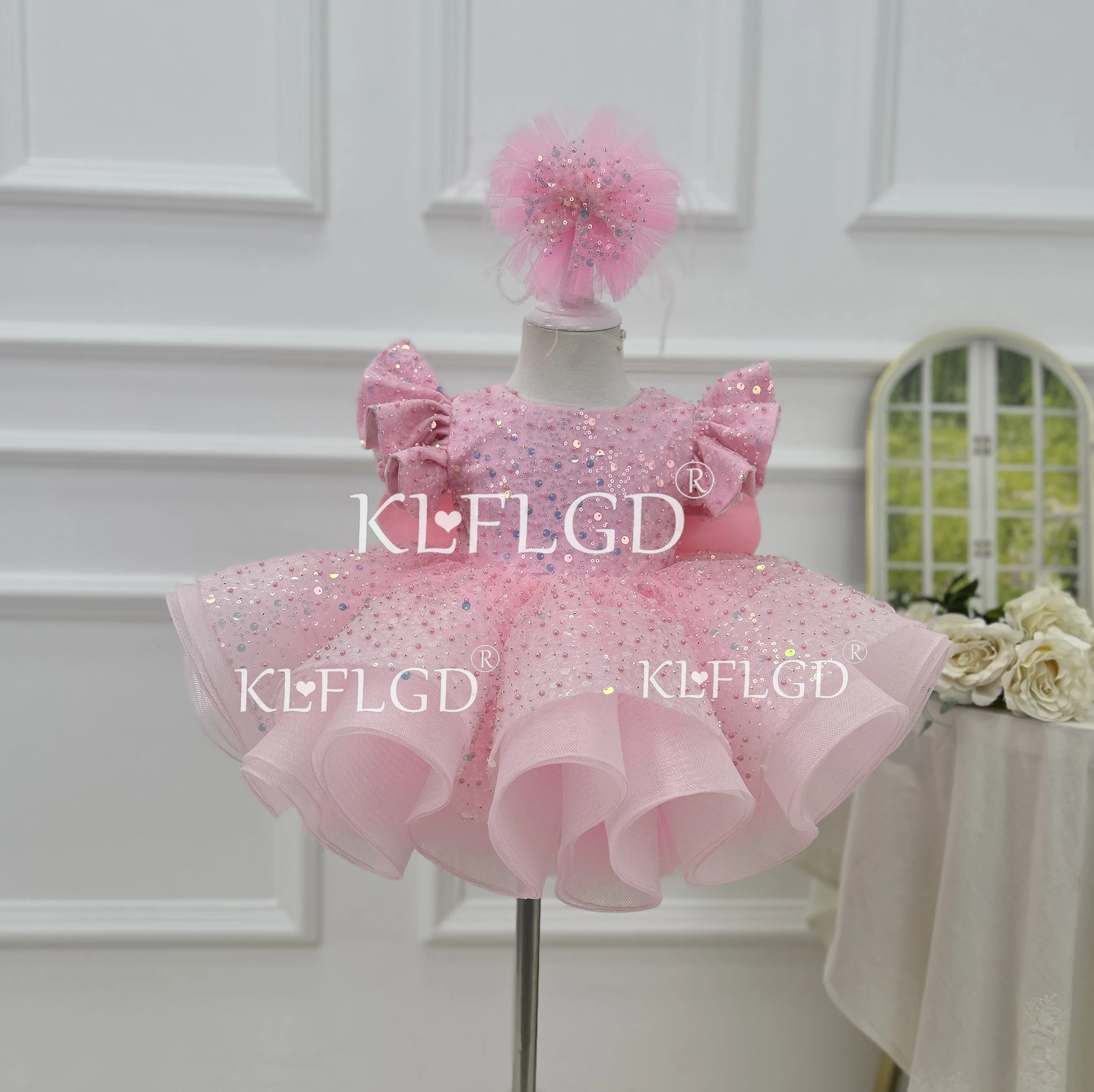 Gorgeous and Elegant Girl Toddler Dress Sequin Fly Sleeve Beauty Pageant Dress Baby Big Bow One Year Birthday Party Costume