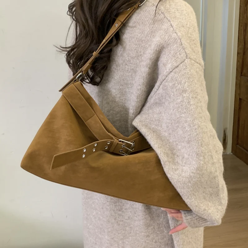 

Women's Crossbody-Bag Made of Chrysanthemum-Patterned Leather Boasting Casual Paris High-End Neat Style