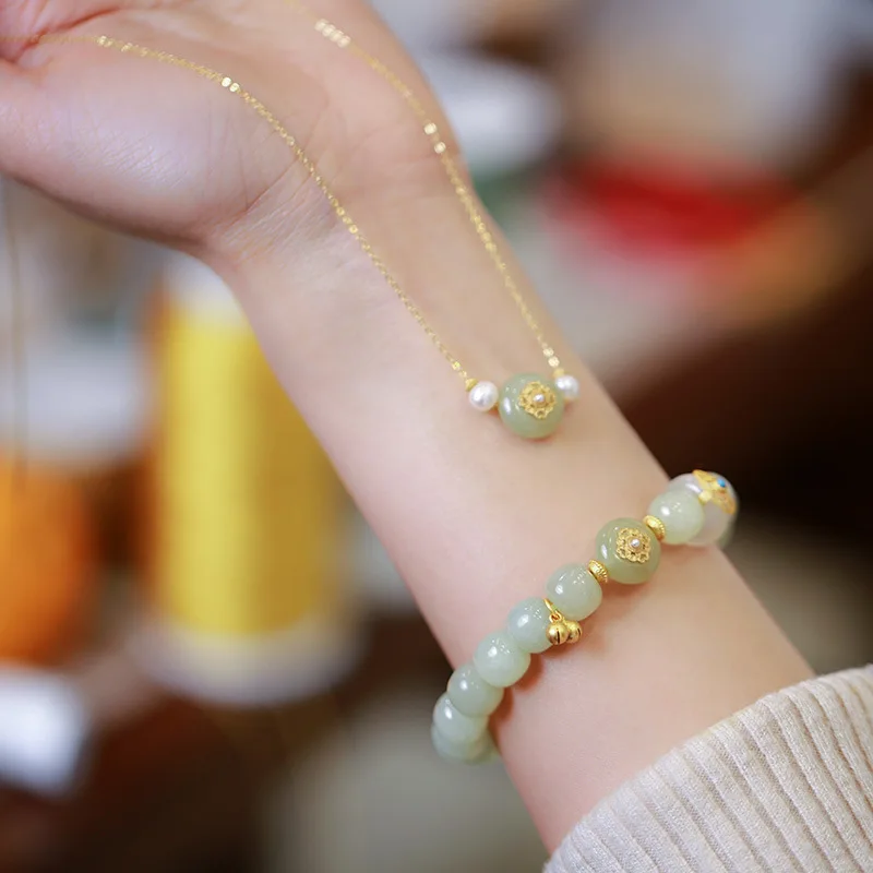 

Spring Ode New Product Set Bracelet Silver Gold Plated Inlaid Pearl Hetian Jade Peace Buckle Jewelry