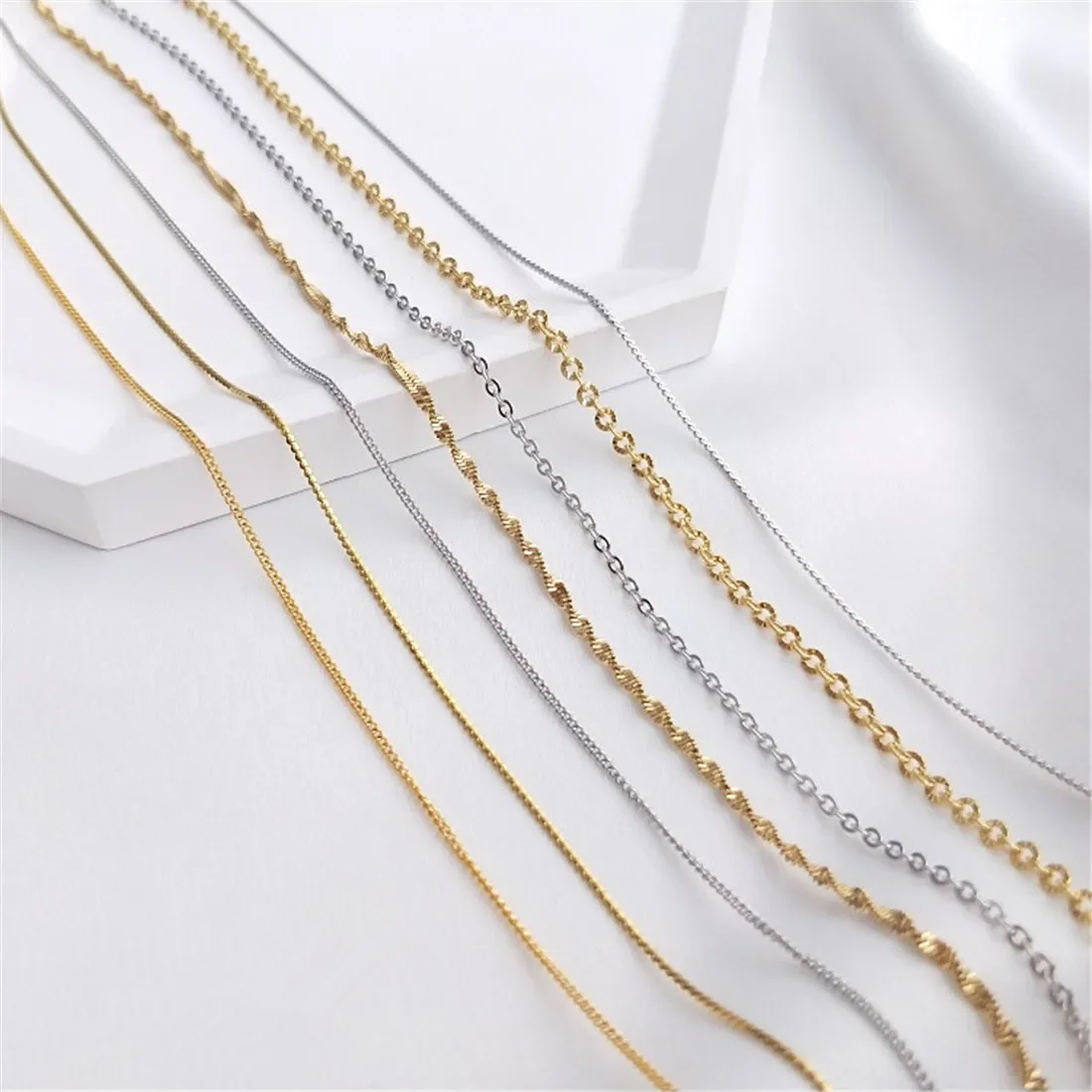 Titanium Steel Ultra-fine Clavicle O-shaped Side Chain Fashion Luxury Vacuum Plated 18K Gold Necklace Female Thin Neck Chain