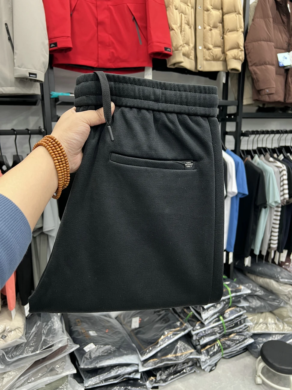 

Новые мужские спортивные повседневные брюки свободного кроя на резинке, весенние, молодежные, городские, прямые, немнущиеся, черные джоггеры