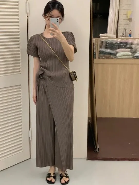 Atasan Wanita Bergaris Retro atau Sve Celana Panjang Simpul Samping Desain Baru Musim Panas Set Dua Potong Pakaian Trendi Berkelas Ele