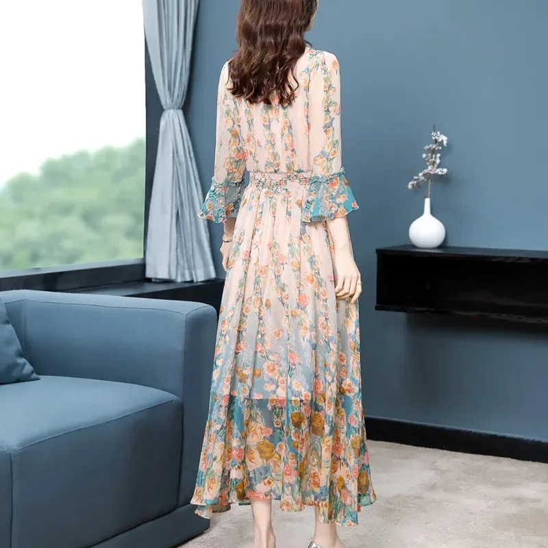 Silk V-Neck Dress Summer 2024 New High End Age Reducing Temperament Skirt Gentle Style Mulberry Silk Fragmented Flower Skirt