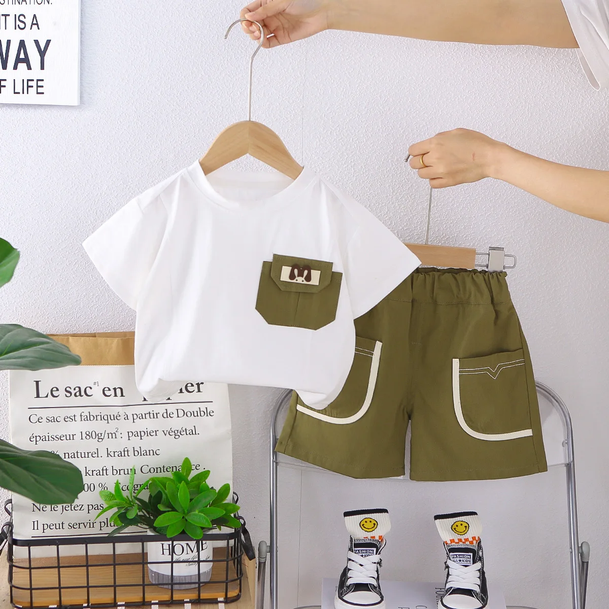 

Новый летний комплект для малышей: футболка с контрастными вставками и шорты, 2 предмета, повседневный стиль, горячая распродажа, детская одежда для мальчиков