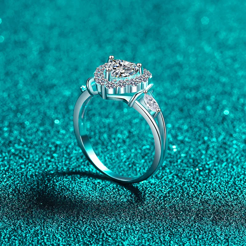 Exquisite Platinum PT950 Gorgeous 1-Carat Mossanite Ring Gorgeous Heart-Shaped Bridal Bouquet Wedding Band Perfect Gift