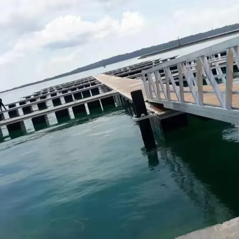 Indonesia Project WPC Plastic Wood Floor Outdoor Decking Board Tiles Interlocking Flooring Hinge Galvanized Steel Floating UV