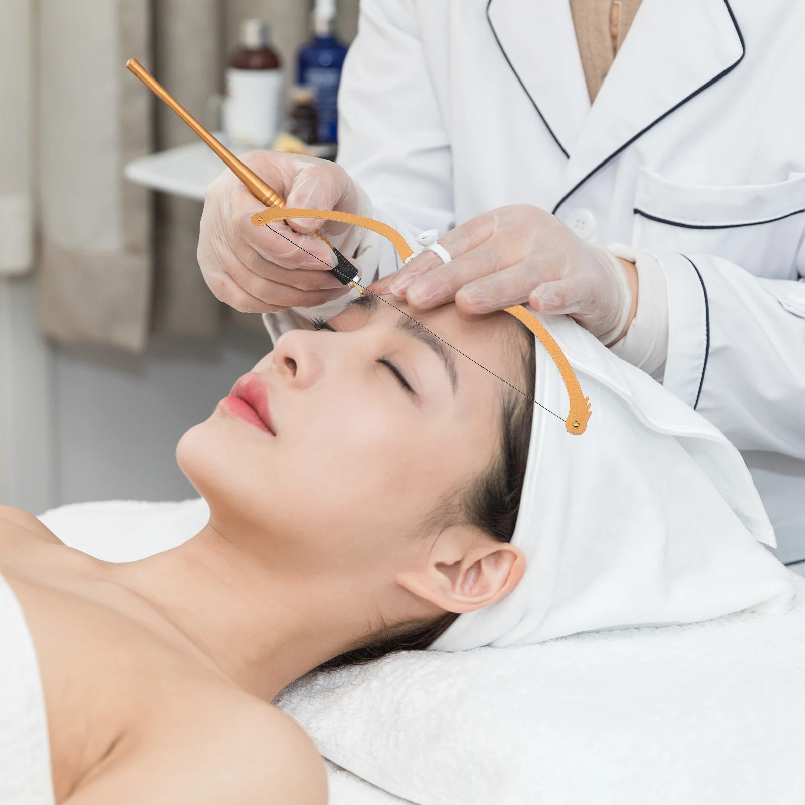 เครื่องมือวาดคิ้ว ไม้บรรทัดคิ้วโลหะสีทอง สำหรับการสร้างรูปทรงที่สมมาตร การวัดอย่างแม่นยำ เครื่องมือออกแบบคิ้ว สำหรับการสักคิ้วแบบไมโครเบลดดิ้ง