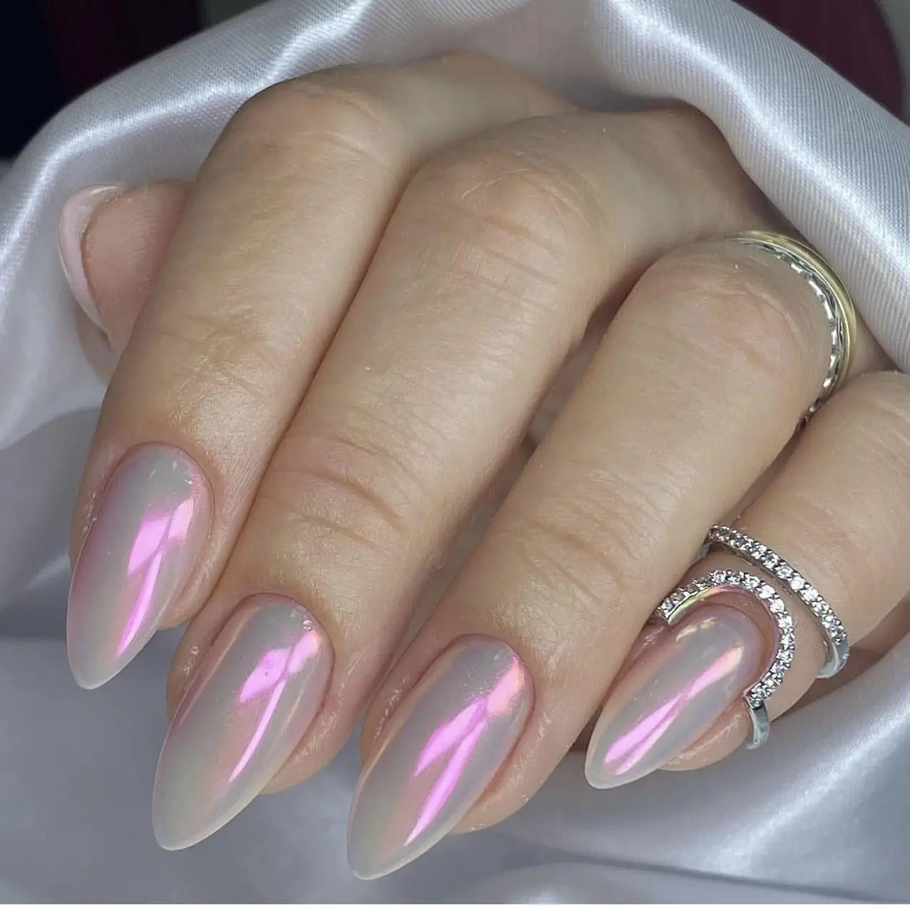 

24Pcs Medium-Sized Almond-Length, Mirror-Finished Chrome-Plated Faux Acrylic Nail Press Reusable Glue