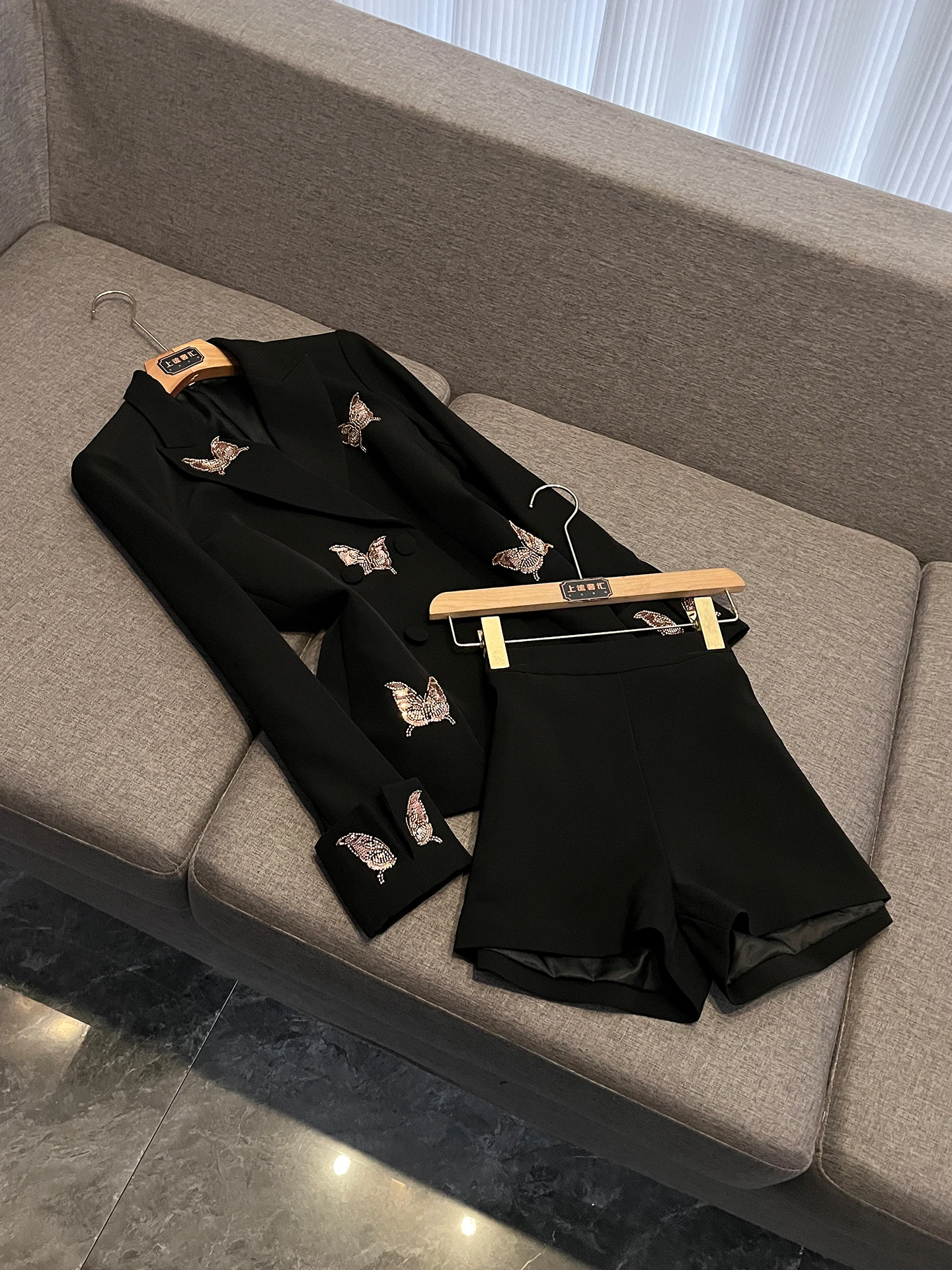 

Ele Two-Piece Women's Suit Sequin Bead Decoration ort Pants Set Bla Spring Faion Polyester Material