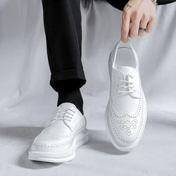 White Patent Leather Oxford Shoes for Men Pointed Toe Lace-Up Shiny Shoes Casual Oxford Shoes Men Formal Business Wedding Shoes