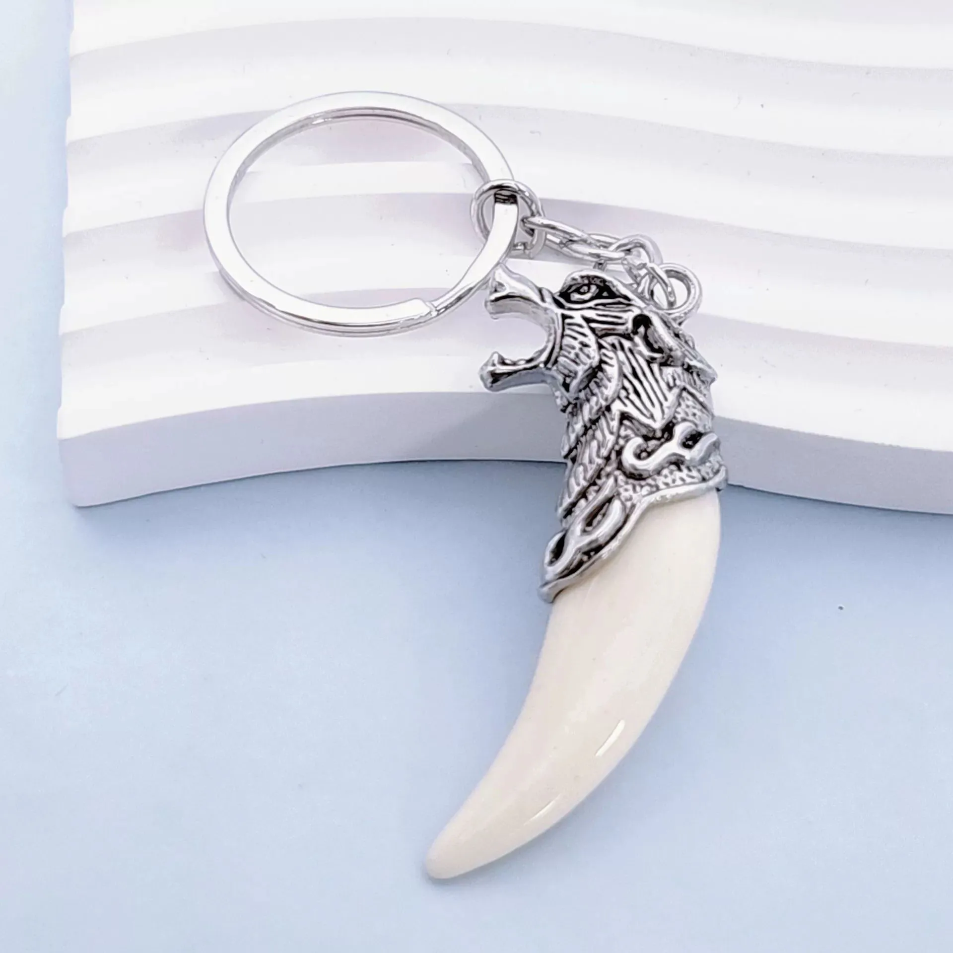 Wolf Pendant Keychain Wolf Teeth Keyring Animal Charms Norse Viking Amulet Key Ring Key Chain Jewelry Gift