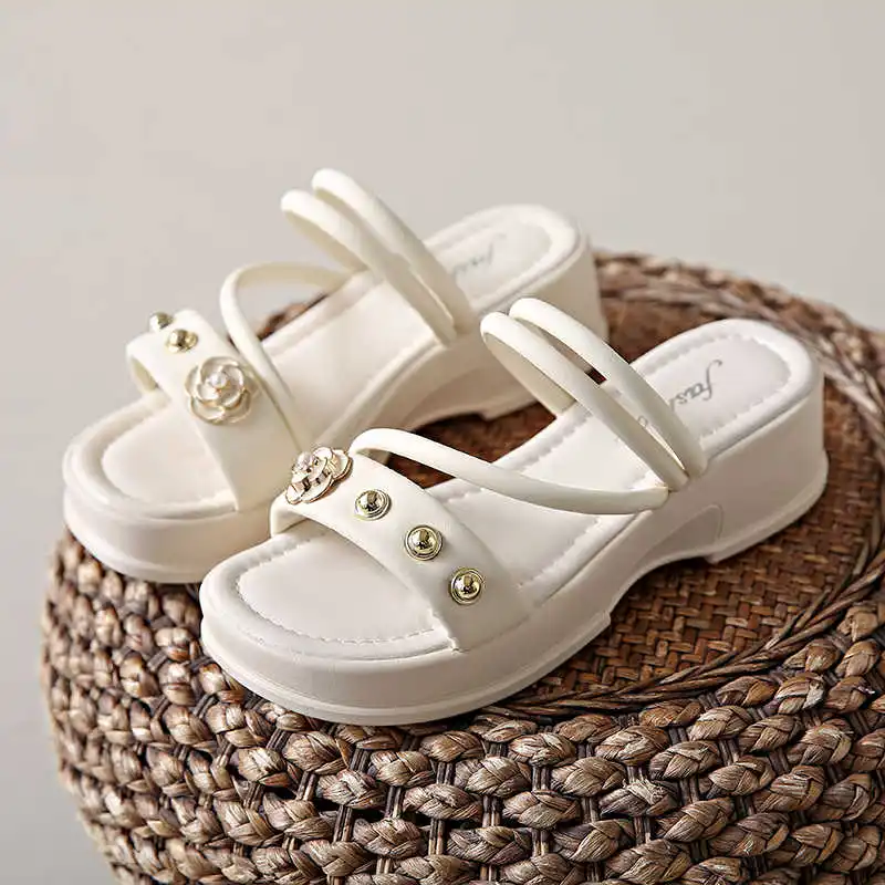 Sandal Tali T Super Ringan Sepatu Kets Wanita Ditawarkan Sepatu Maskulin Sandal Olahraga Kualitas Terbaik Sepatu Puluhan Kelas Atas