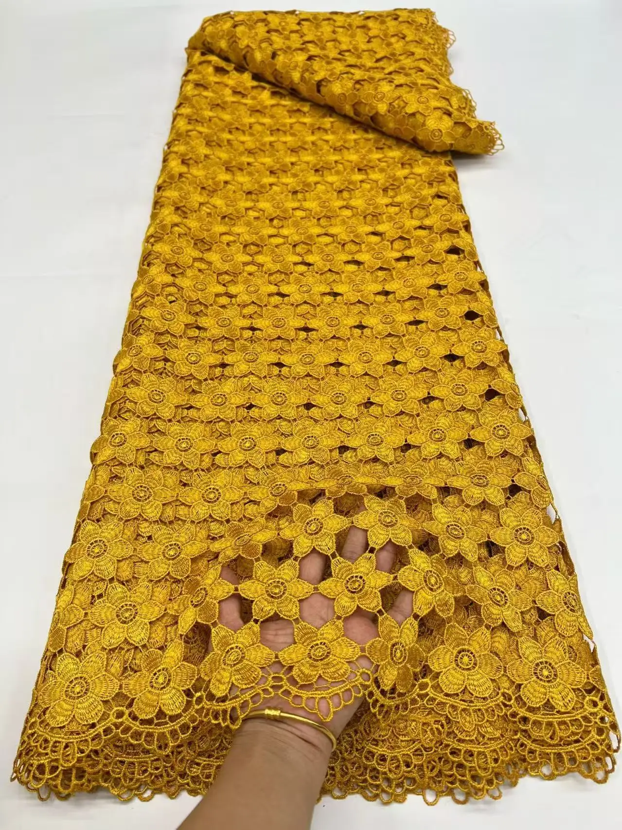 tela-de-encaje-de-seda-africana-de-lujo-encaje-de-alta-calidad-soluble-en-agua-encajes-de-guipur-nigerianos-para-coser-vestidos-de-novia