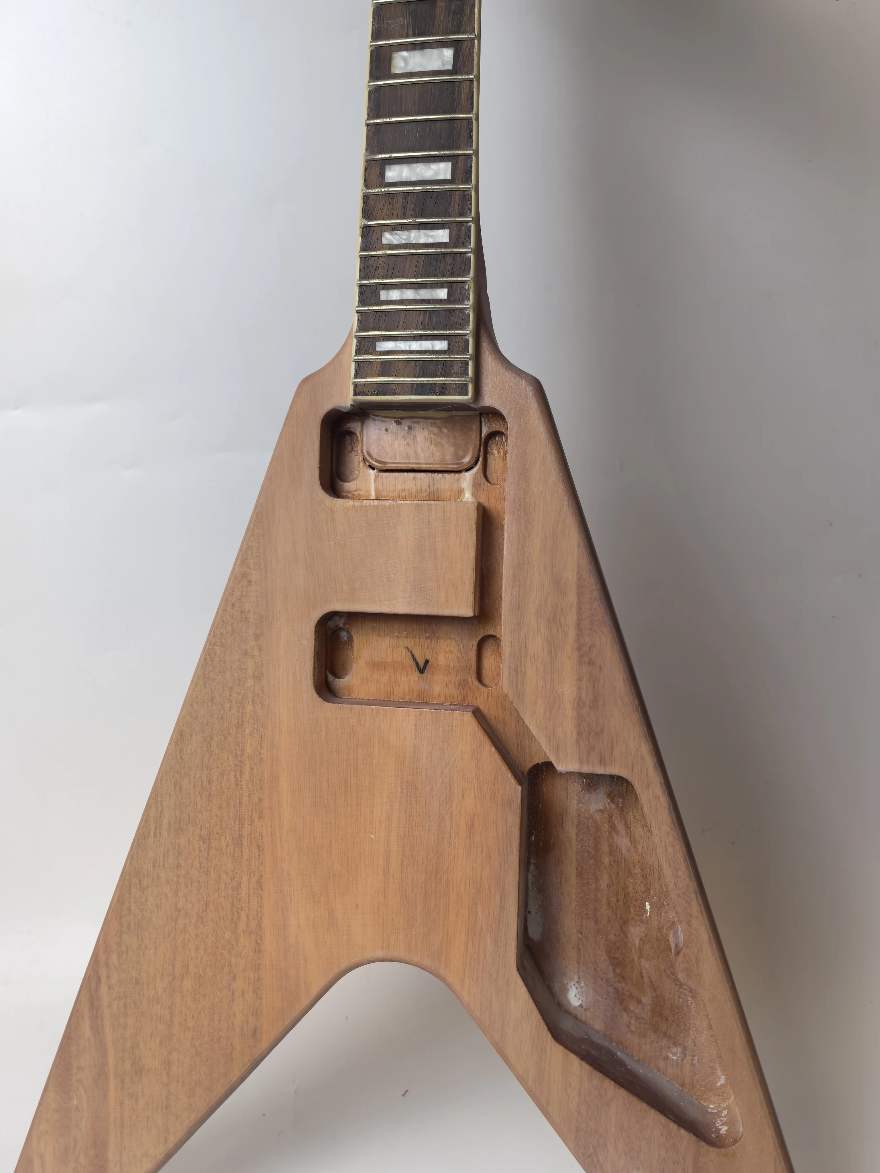 Stock: DIY, semi-finished 6 string electric guitar, integrated connection, with primer, order for immediate shipment.